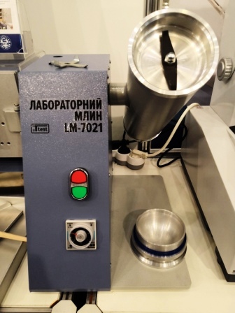 мельница лабораторная для размола зерна, комбикорма, семян