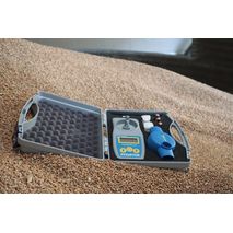 Комплектация влагомера хе-лайт включает кейс и щетку для очистки